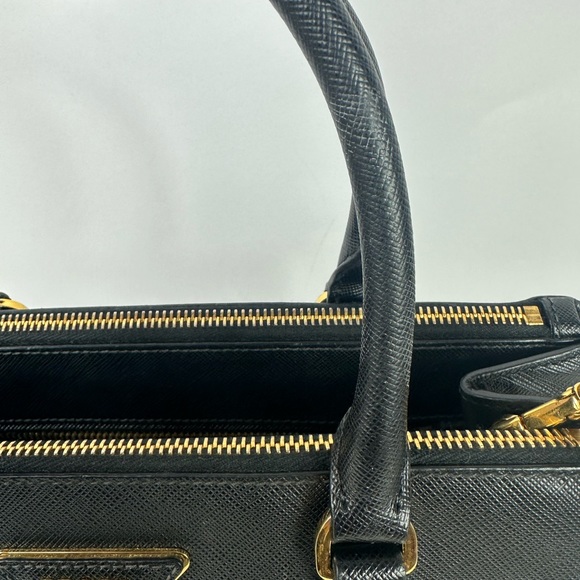 Prada Black Saffiano Galleria Leather Handle Bag - Picture 4 of 16